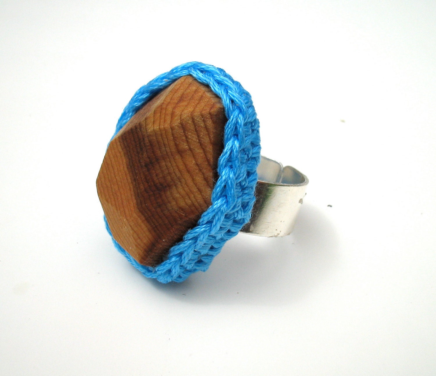 neon blue and cedar facet chunky wood ring handmade by Even Howard. Crochet setting holds large natural facet ring.