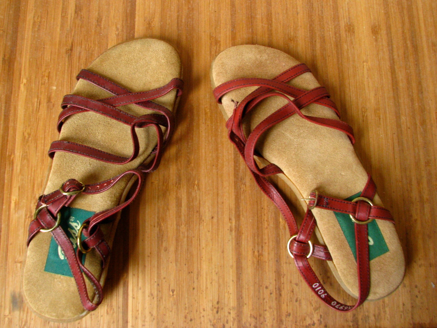 VTG Bass Wine Leather Strappy Sandals Never Worn / size 6