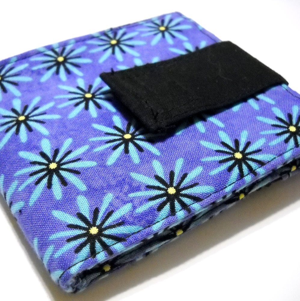 D Wallet Blue Daisies