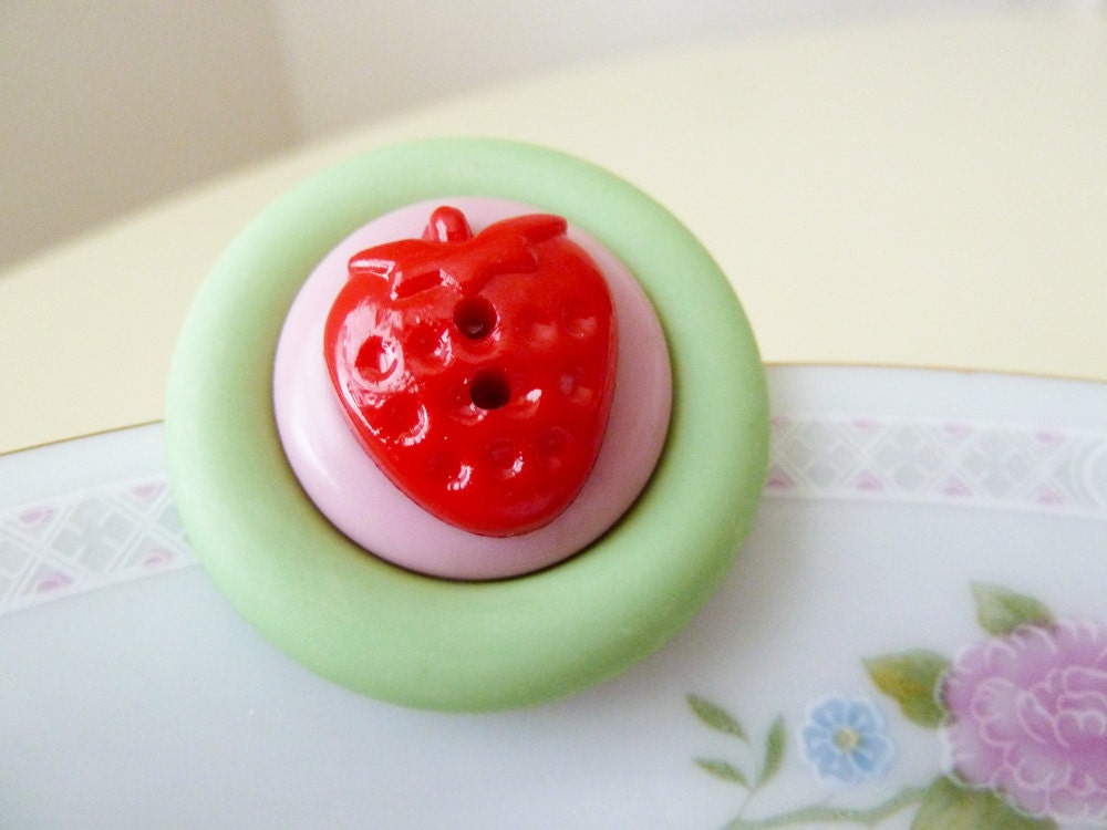 Fruity Button Brooch, Sweet Strawberry Sewing Button Pendant Pin in Red Pink Mint Green
