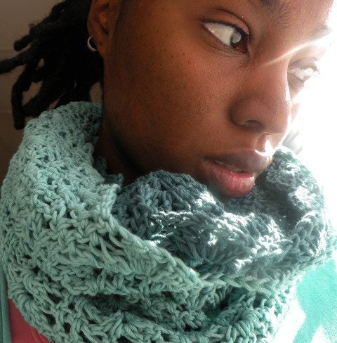 Crochet Spring Lace Cowl on Cotton Ondas de Mar. RESERVED