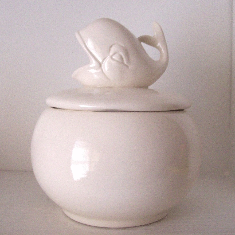 Round Whale Candy Dish in White Vintage Design