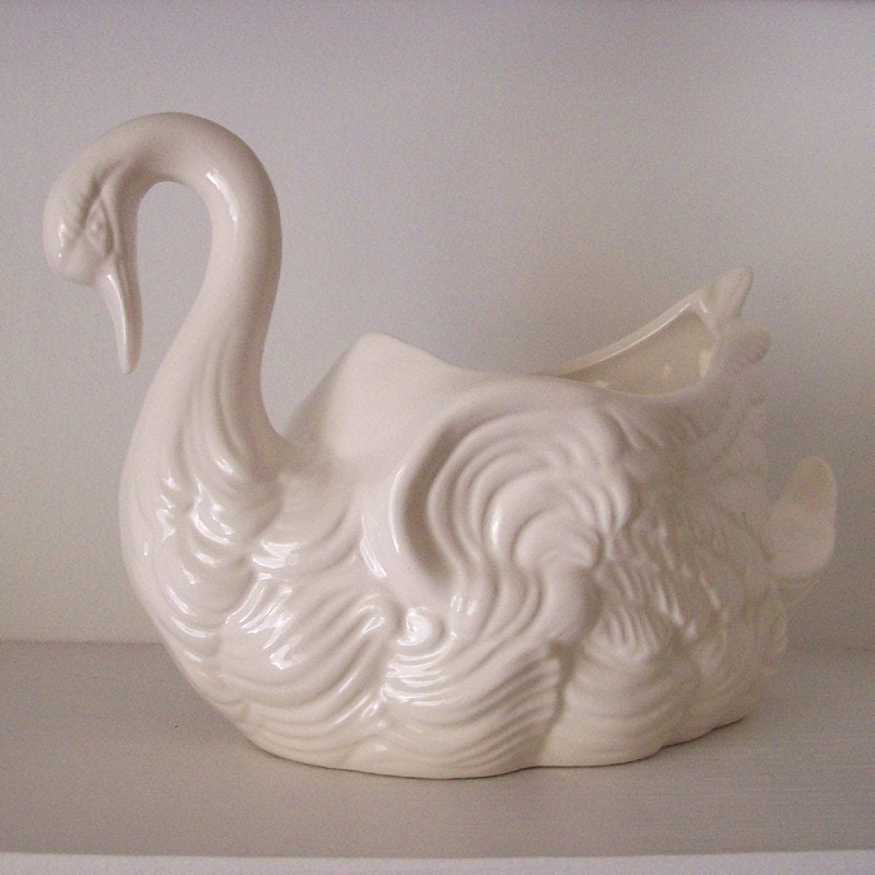 Swan Garden Planter Vintage Design in White