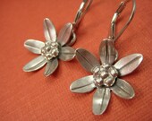 Cheerful Daisy  earrings leverback