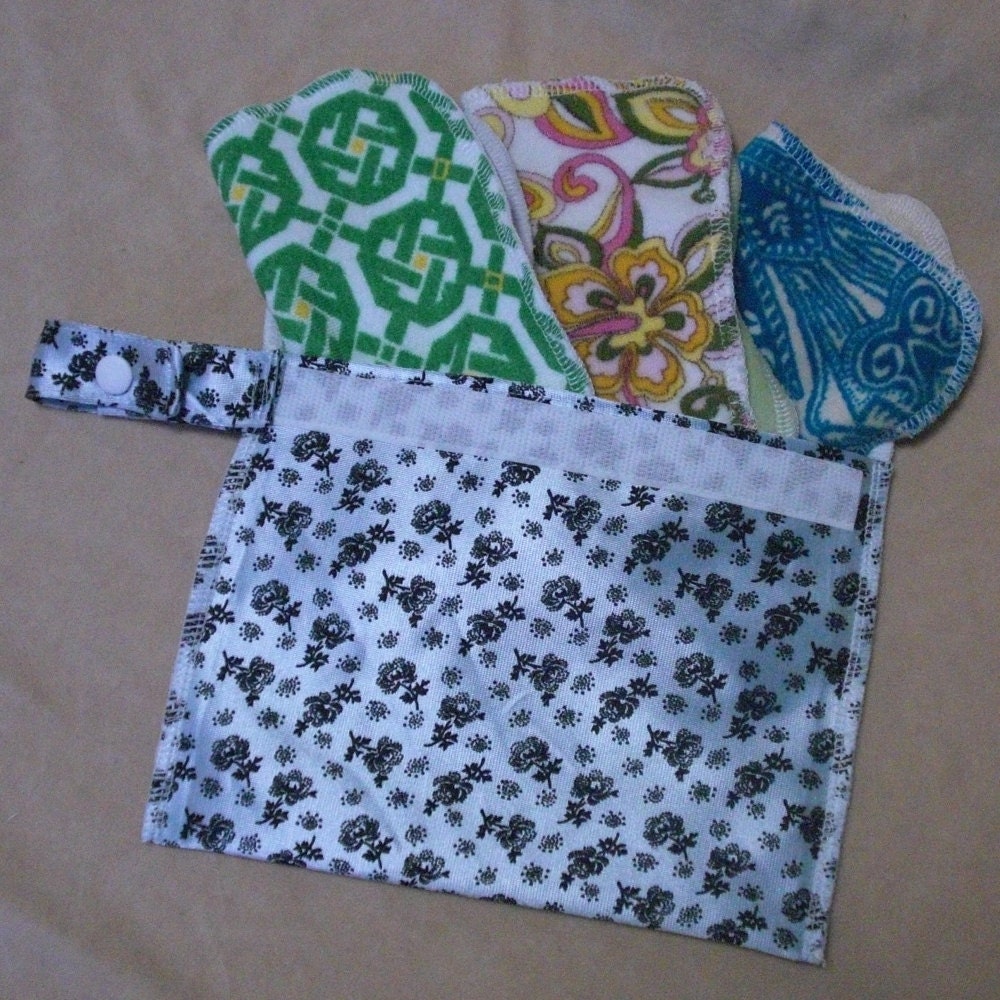 Cloth wipe travel bag, black roses on aqua
