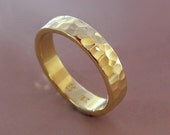18k Yellow Gold Wedding Ring - Hand Hammered - 4 mm