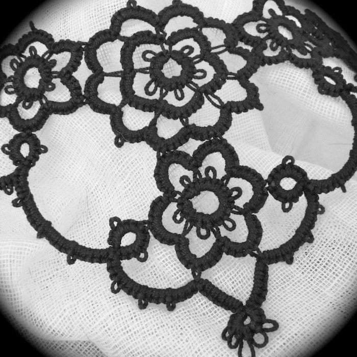 Tatted Choker Necklace - Grand Victorian Daisy Two