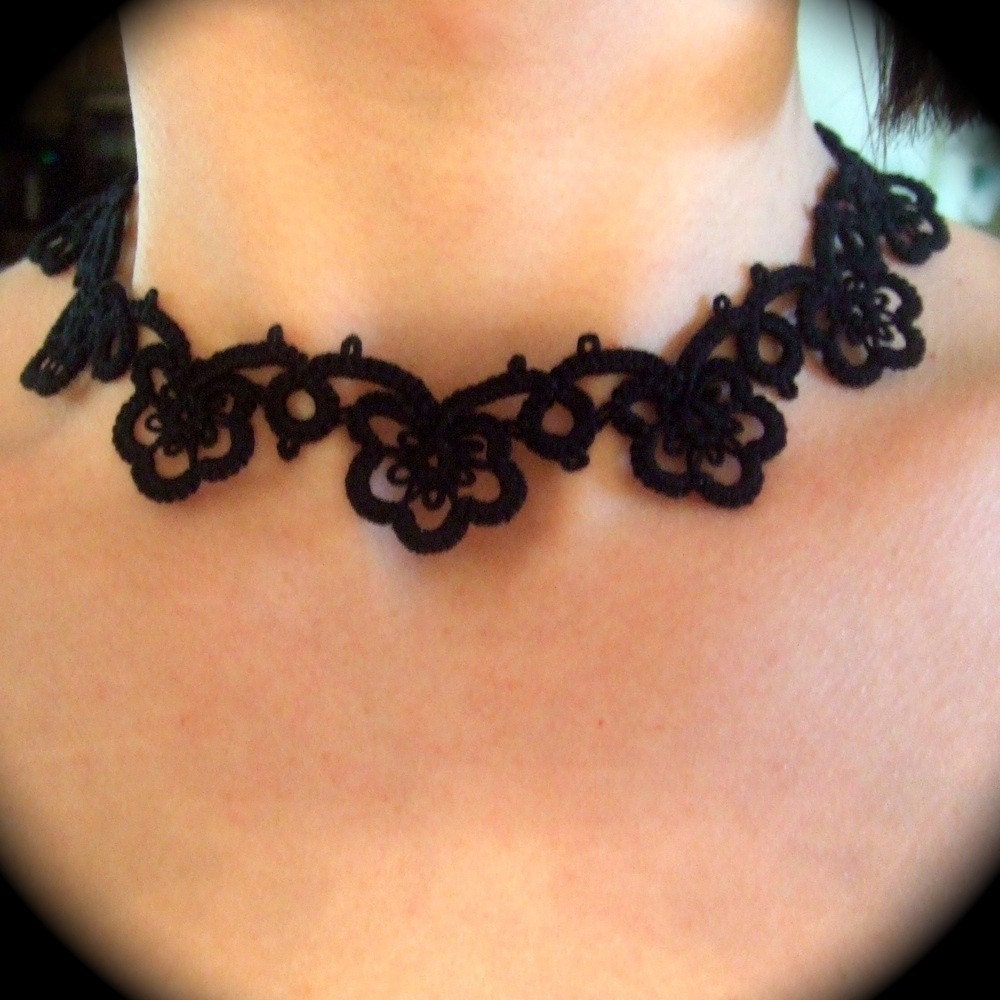 Tatted Lace Choker Necklace - Flower Garland
