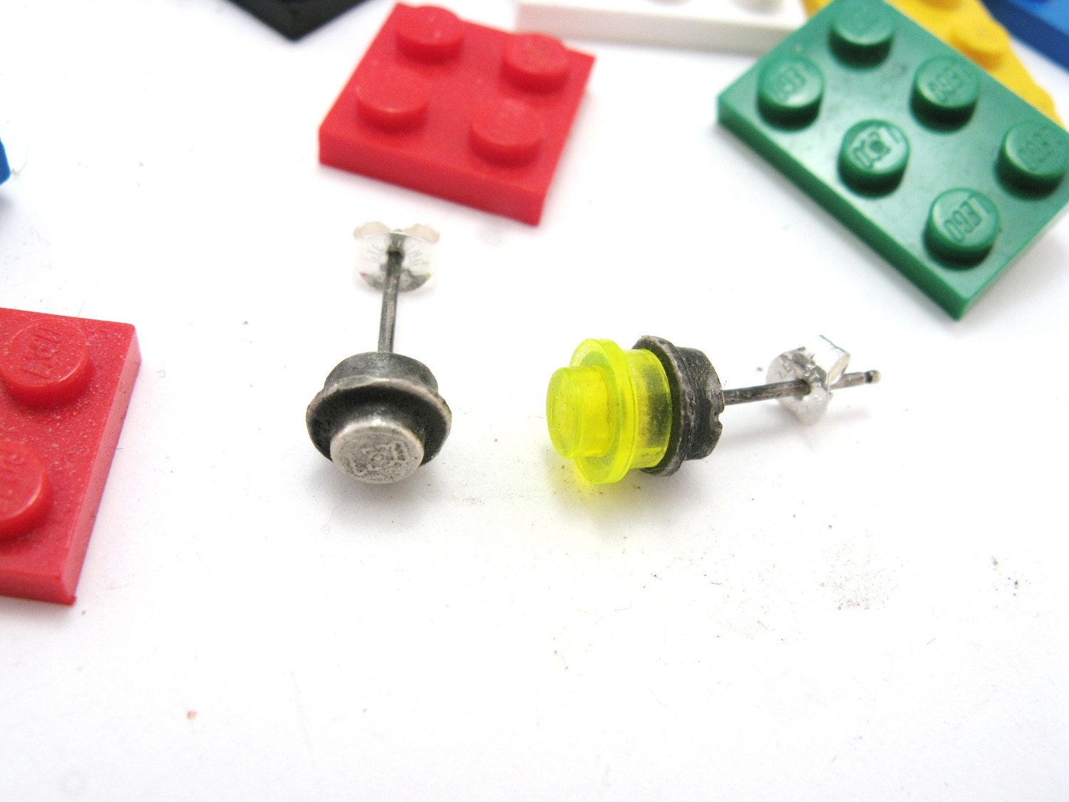 1X1 Round Building Block Earrings