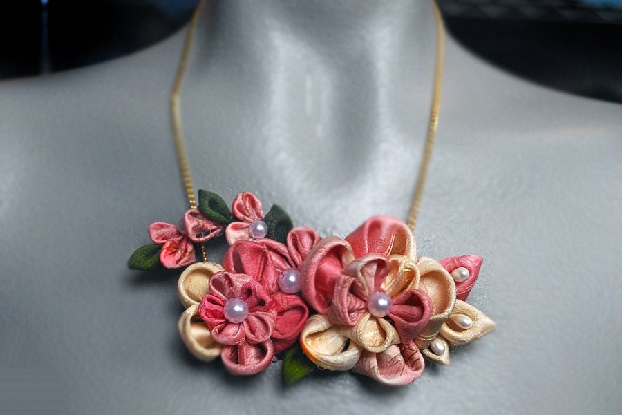 SUMOMOSUKI Kanzashi Cluster Necklace