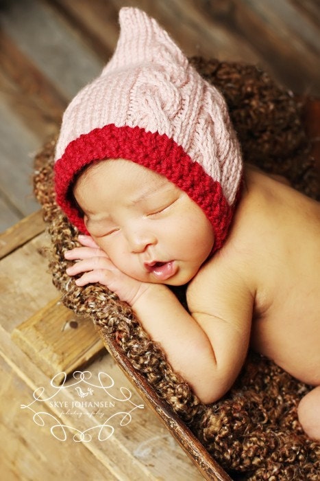 Cabled button strap Cap Bonnet for NEWBORNS photography prop - Pale pink and red