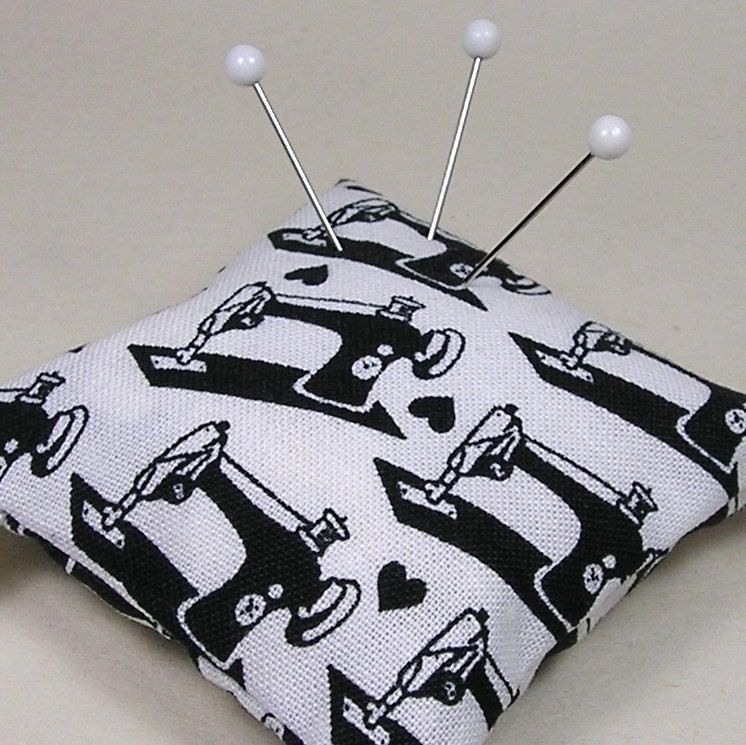 Emery Pincushion / Pin Cushion - Classic Sewing Machine