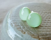 10mm round pastel green fused glass stud earrings