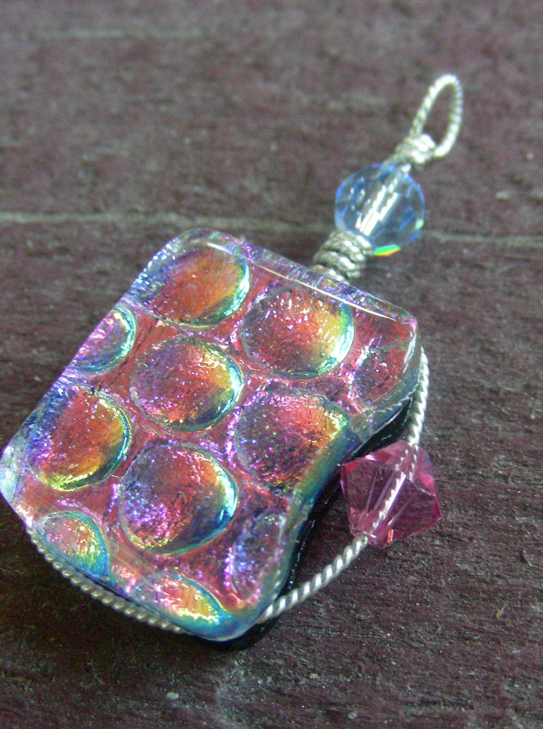 Dichroic Bubbles