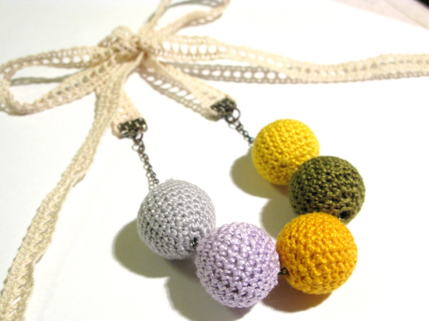 Fun with Colors Ribbon Necklace (White Lace Ribbon)