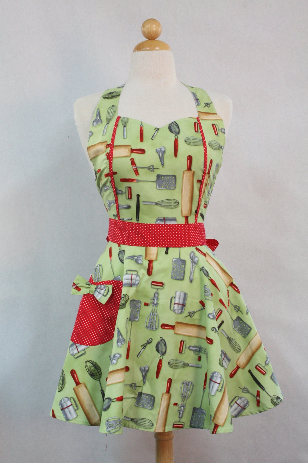 Retro Apron Vintage Style Sweetheart Neckline Green Kiss the Cook Full Apron MAGGIE