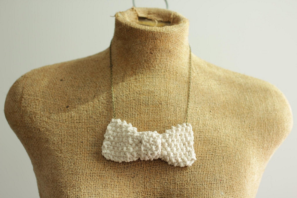 knit bow tie necklace in natural beige for spring fashion easter crochet