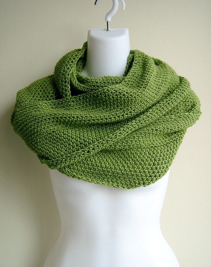 Scrolling Infinity Scarf Green Avocado SAMANTHA