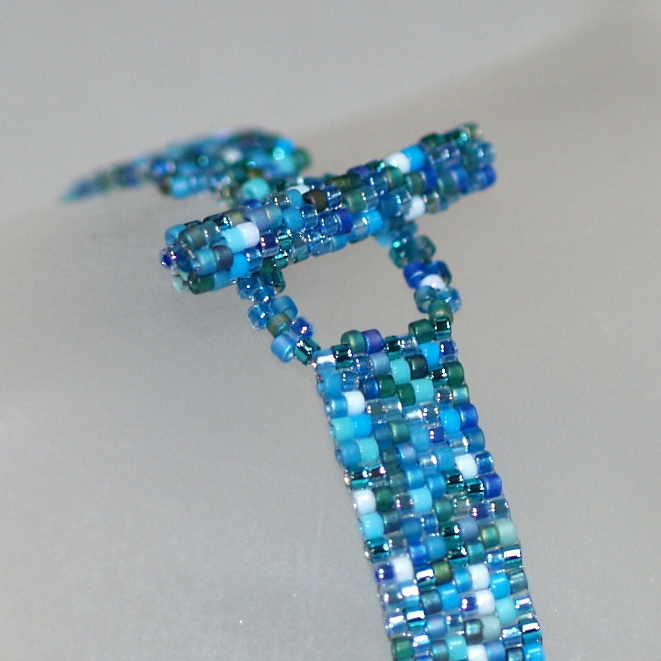Teal ... Peyote Bracelet . Narrow . Shiny . Shades of Blue . Aqua . Turquoise . Green . Oceanic . Simple . Modern . Elegant . Chic