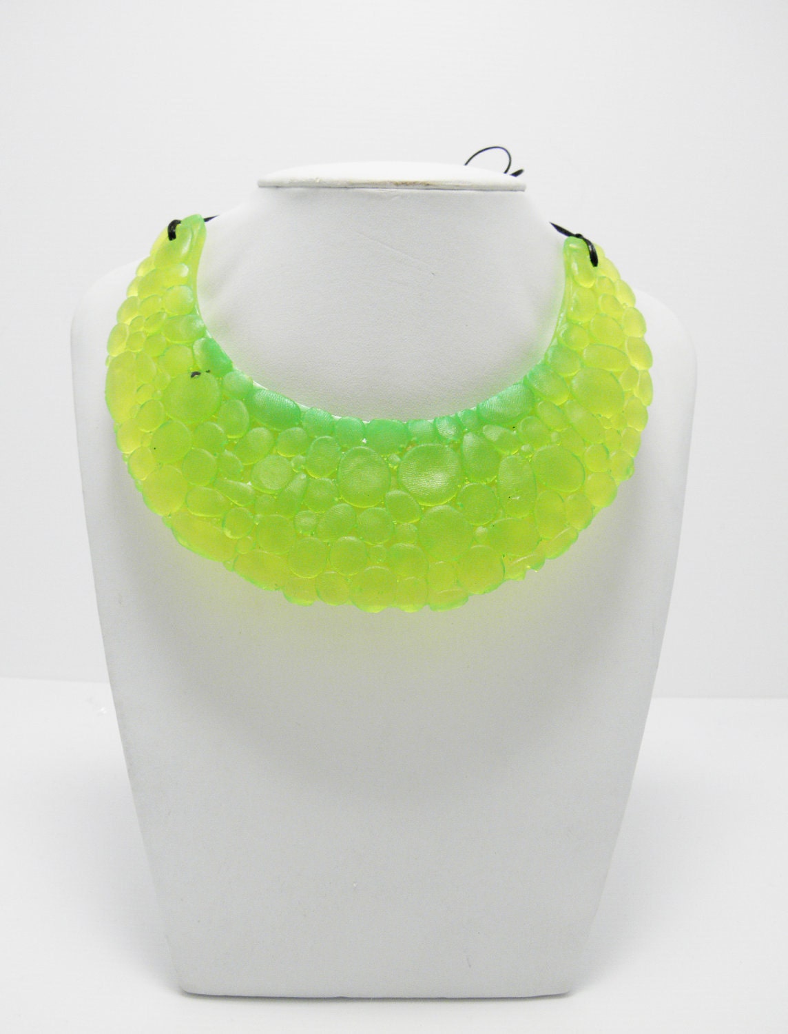 pebble finish collar necklace