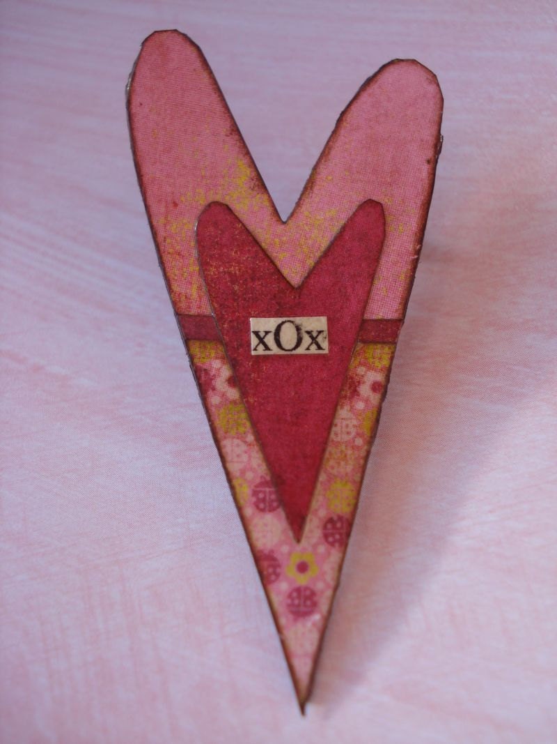 sALe...vaLeNtiNe piNk rAspBerRy and loVebUgs heArt bRoOch xOx