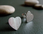 linen pressed hearts . silver . romantic post earrings