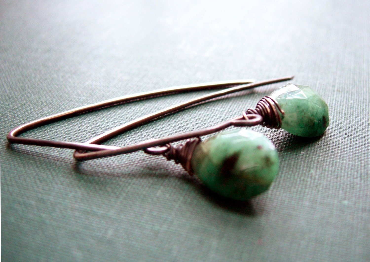 Whispering Colors - Emerald and Oxidized Silver Earrings