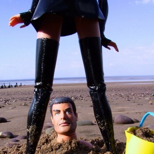 Fetishdollies at the Seaside - blank card - image 22/5.  (mature)