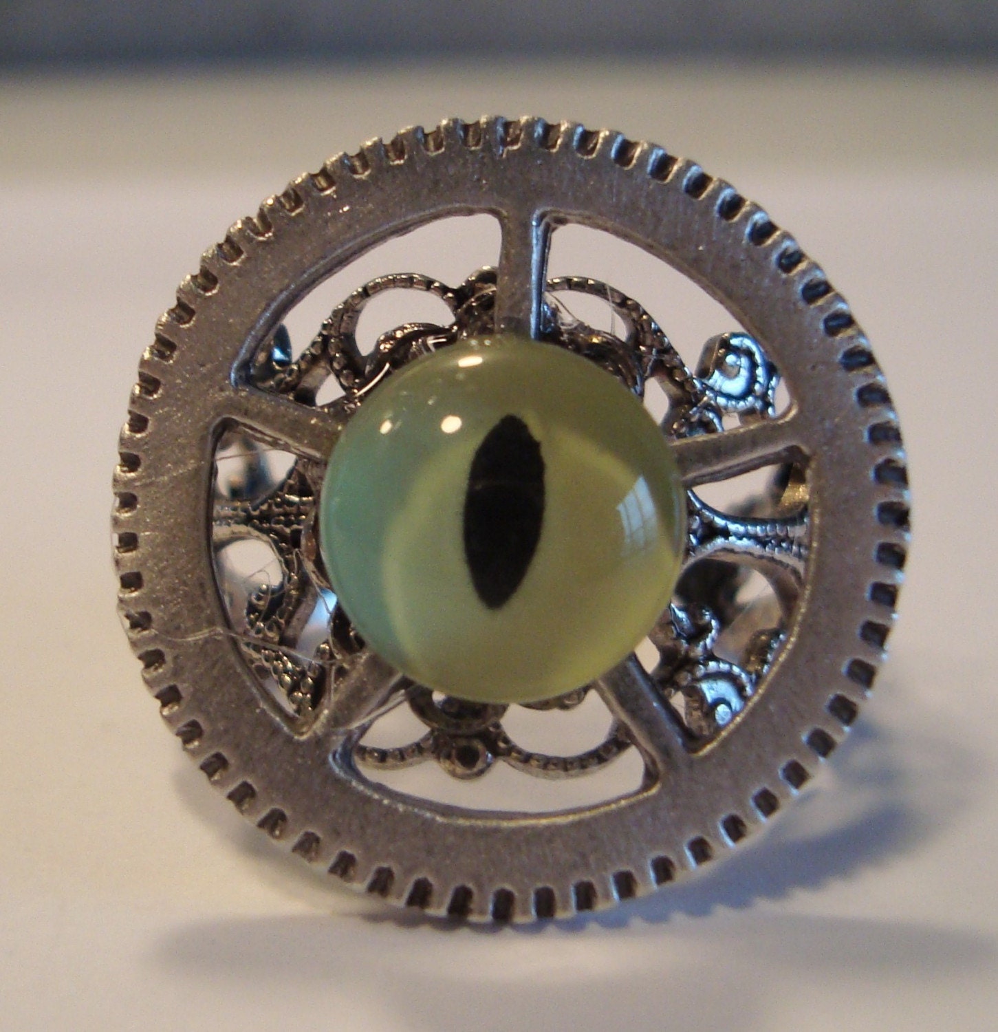 Victorian Steampunk REPTILICUS MACHINUS Green Reptile or Dragon Glass Eye Gear Watch Clock Ring