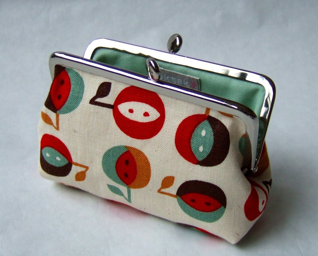 medium frame pouch (square) - apples in retro colors