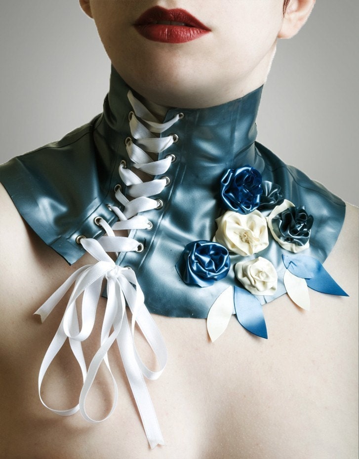 Roses and leaves neckpiece