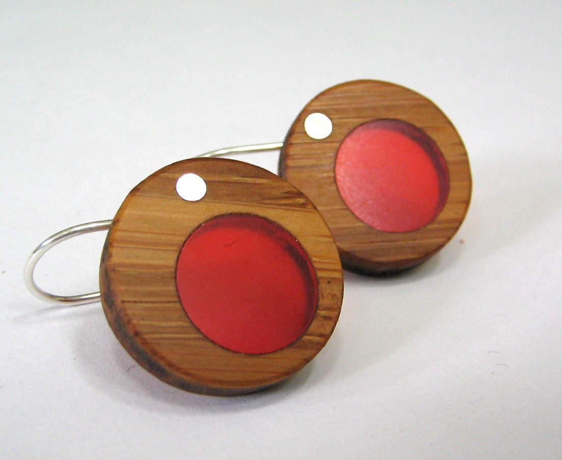 Bamboo and cardinal red resin circle earrings