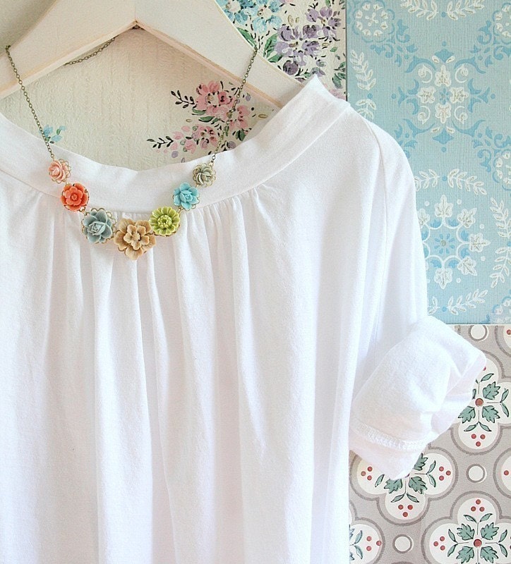 Bella Flower Pendant Necklace
