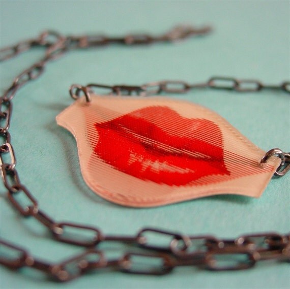 Kiss. Smooching Necklace.