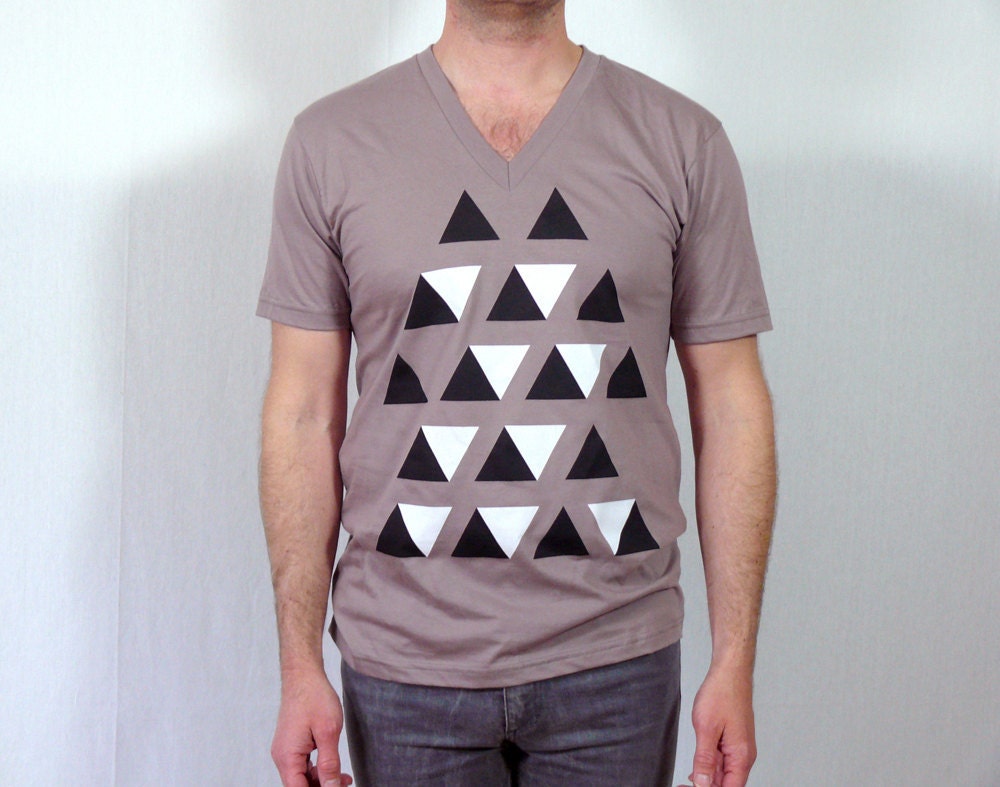 OKLAHOMA RELIEF Black and White Triangles Organic V Neck Tee