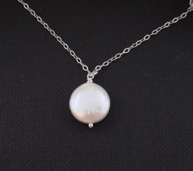 Pendant Pearl Jewelry, Bridesmaid gifts, Mother's necklace, Sterling Silver Necklace, Classic wedding jewelry, Simple white pearl necklace