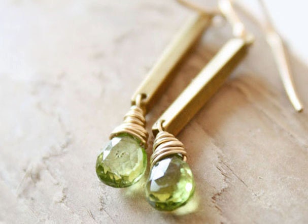 green earrings peridot gemstone vintage brass gold, minimal simple fashion august birthstone