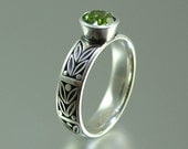 SACRED LAUREL silver ring with Peridot
