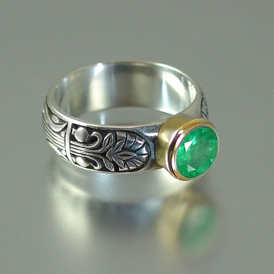 ALEXANDRIA 14K gold ring with Emerald