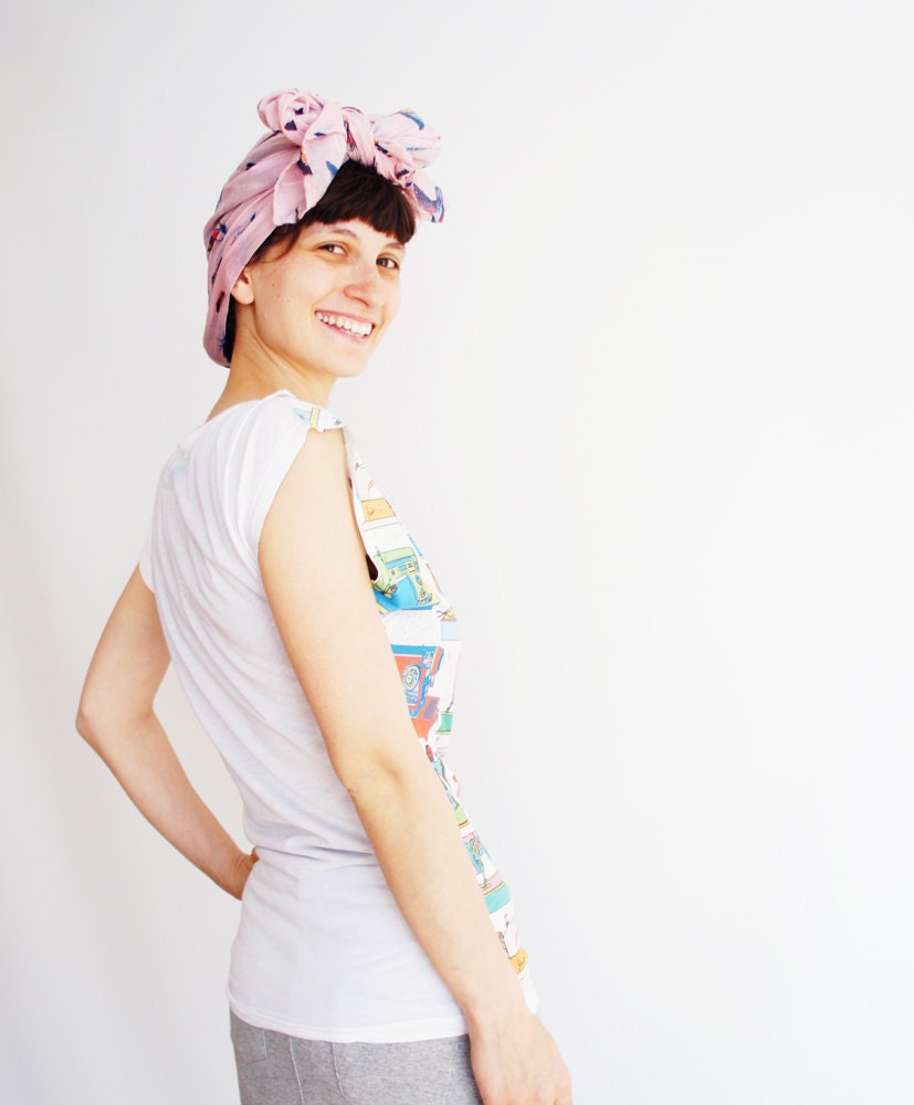 Printed vintage sewing machines t-shirt for women