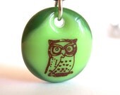 Owl on Green. A fused glass pendant necklace.