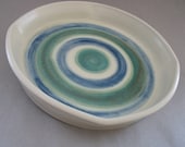 White tray with circles of green and blue decoration - Ceruleanblue