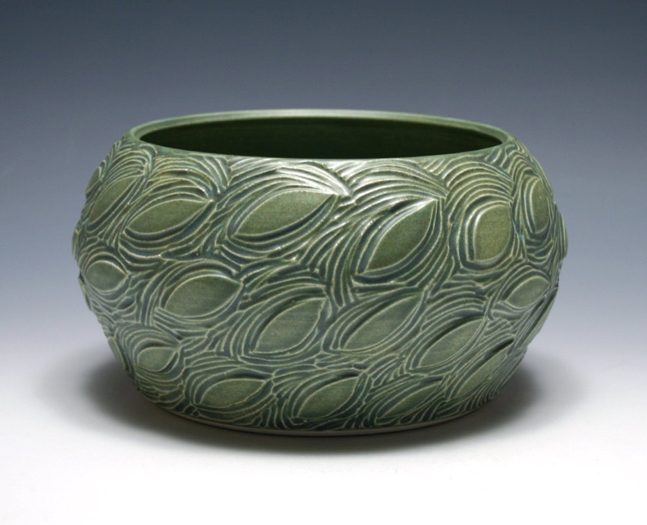 Green Bowl with Leaf Carving