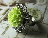Green Adjustable Floral Ring - VERBENA - Costume jewelry by Sparklingtwi on Etsy