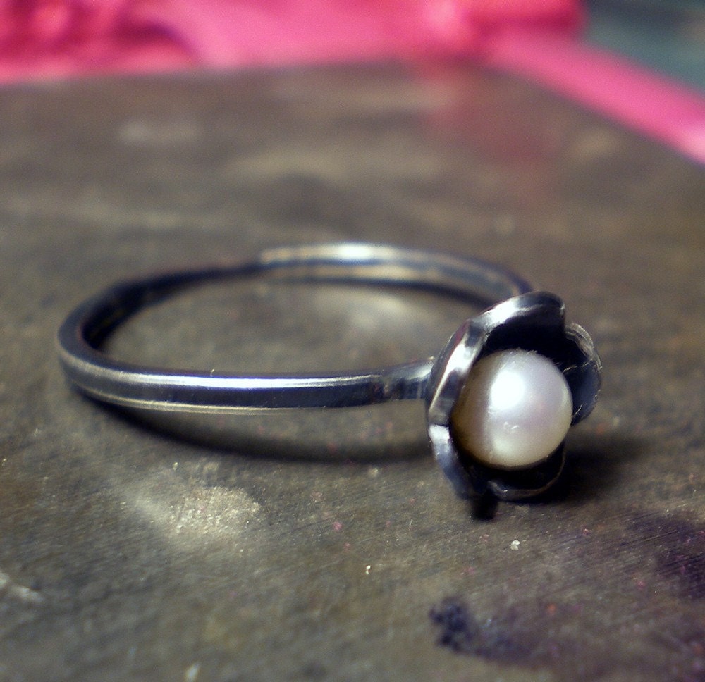 Flower and freshwater pearl sterling silver Ring