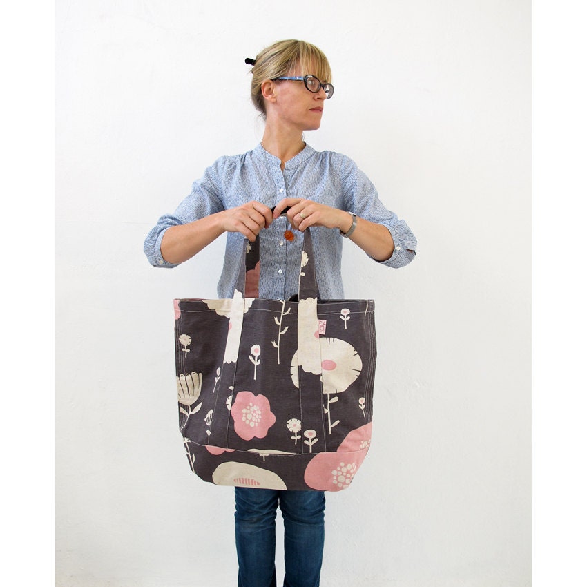The Alexander Sack - Wild Flowers in Strawberry Plum