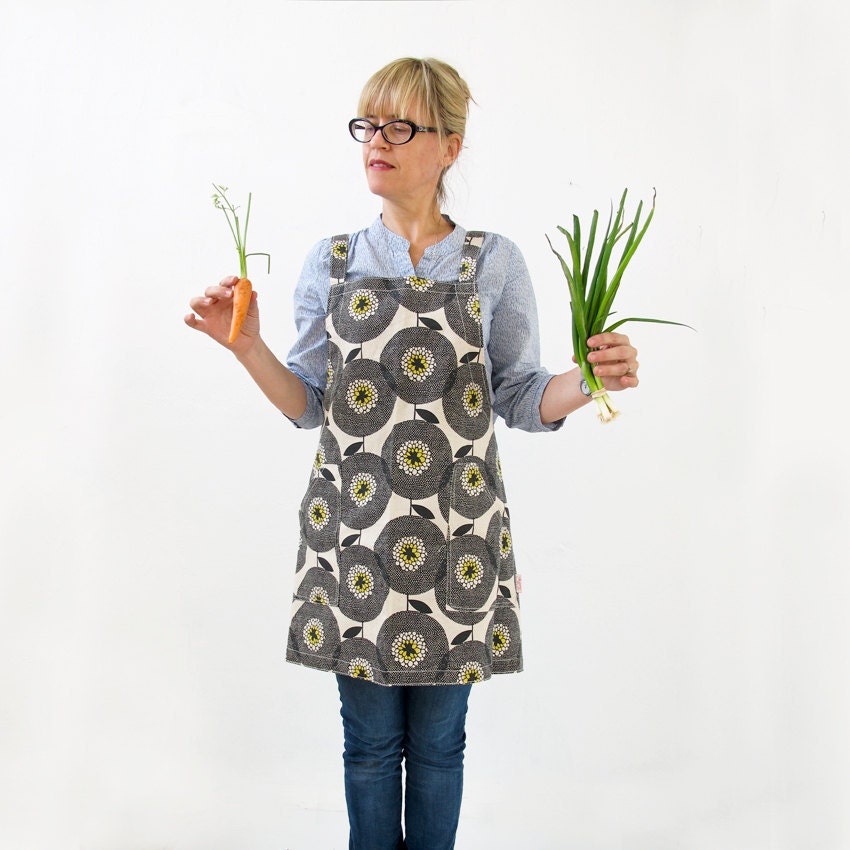 Pinny Apron - Flower Fields, in Penny Black