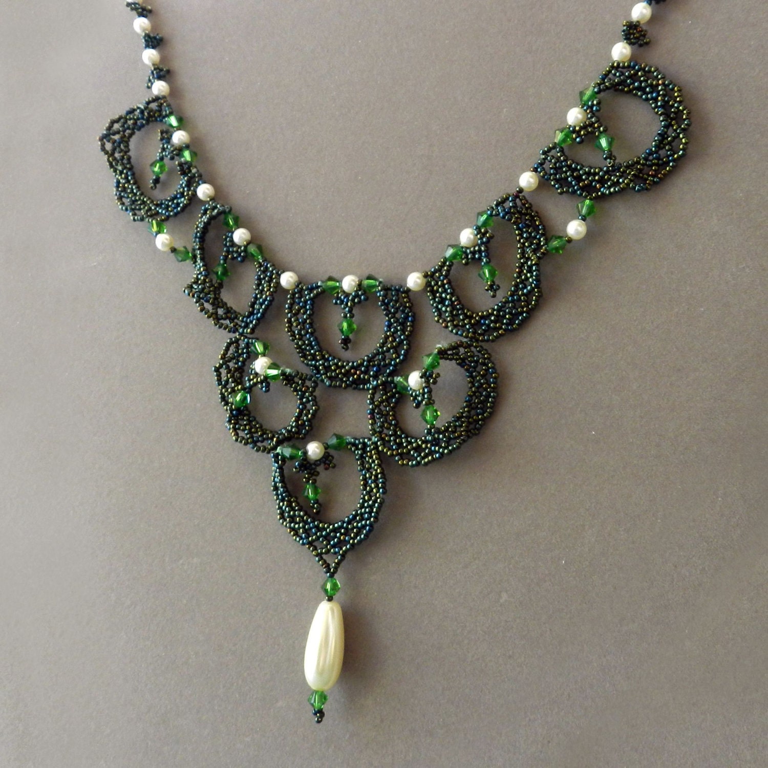 Beadweaving Green Renaissance Style Necklace - AlbinaRose