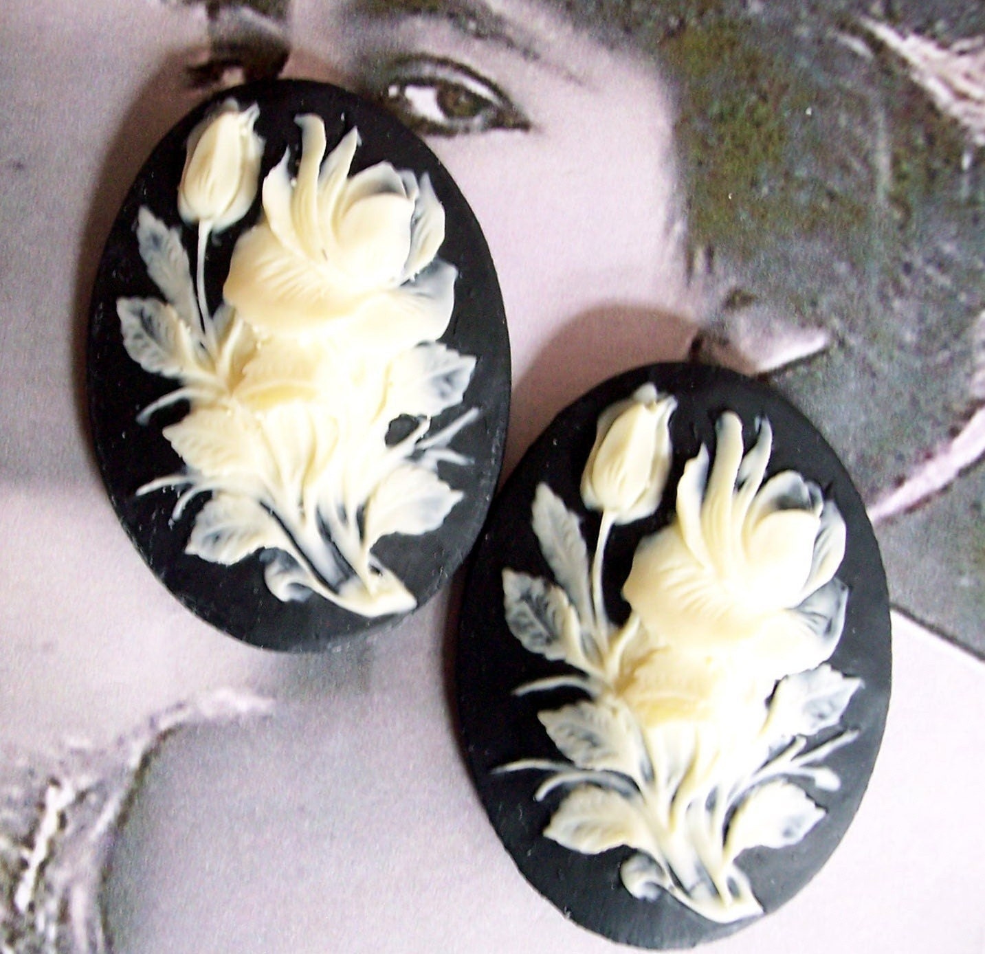Two Beautiful 40X30 Victorian Tulip Portrait Cameos