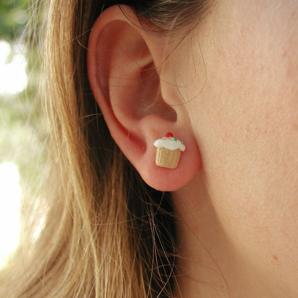 Birthday cupcake stud earrings (pink vanilla)